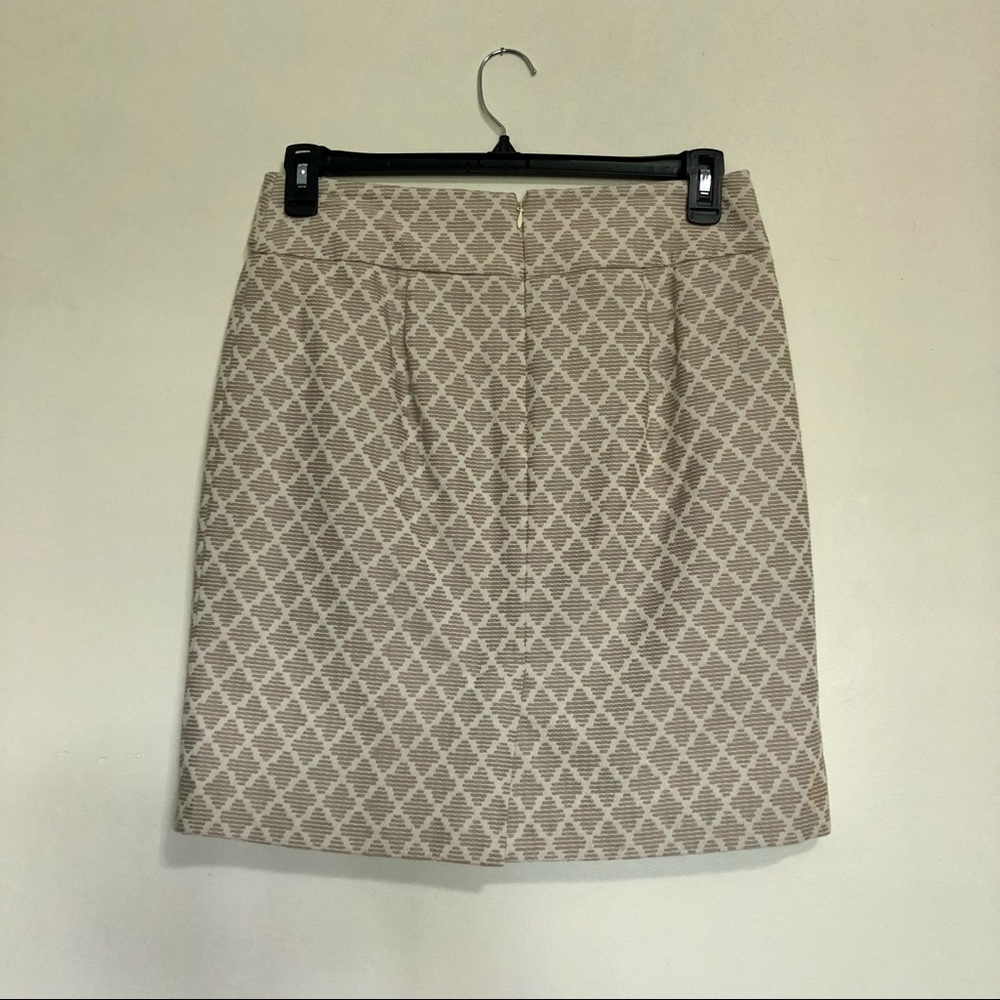 Banana Republic Pattern, Lined Skirt Size 8 - EUC - Picture 2 of 5